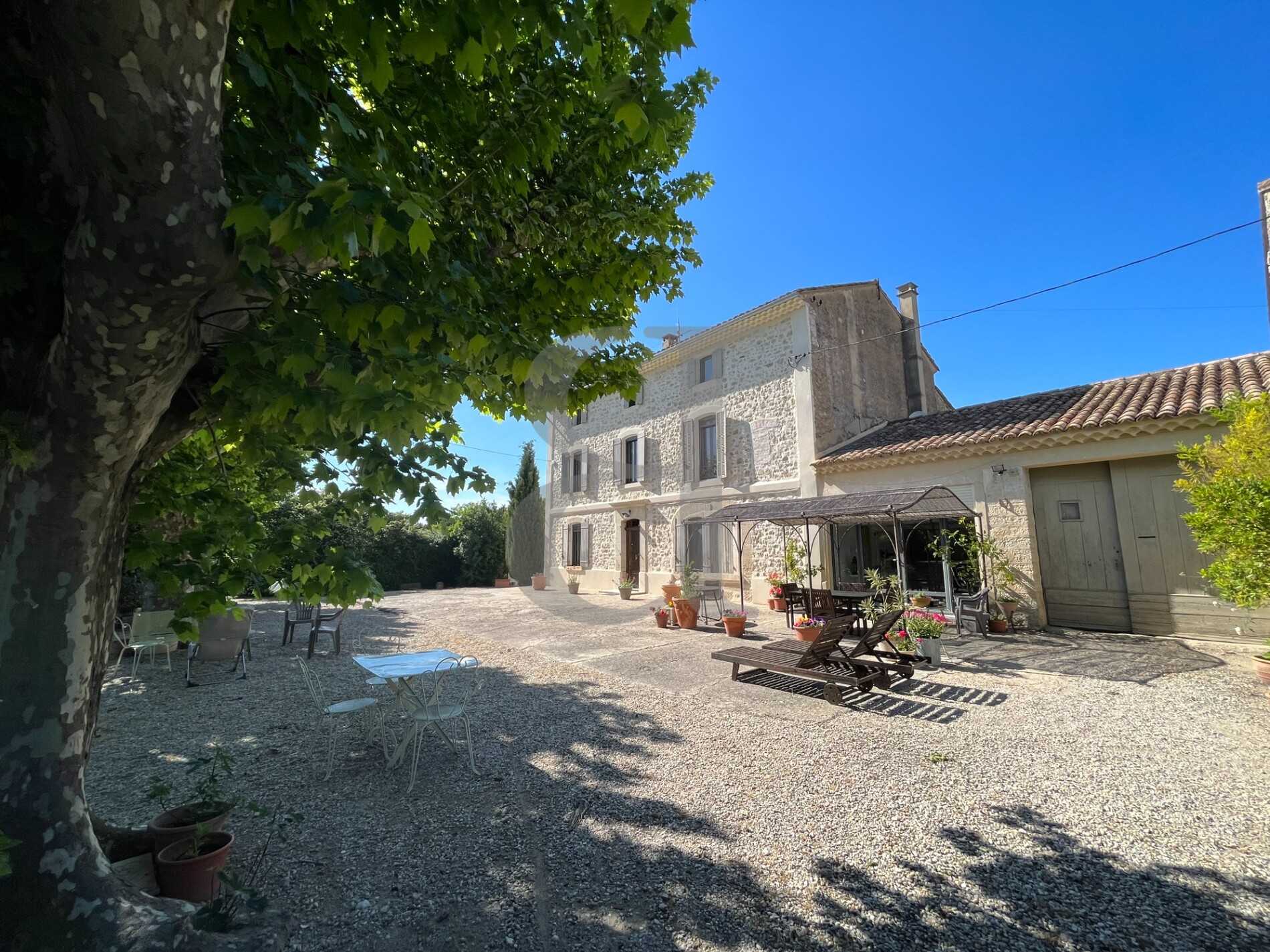 Casa nel Beaumes-de-Venise, Provence-Alpes-Cote d'Azur 12254002