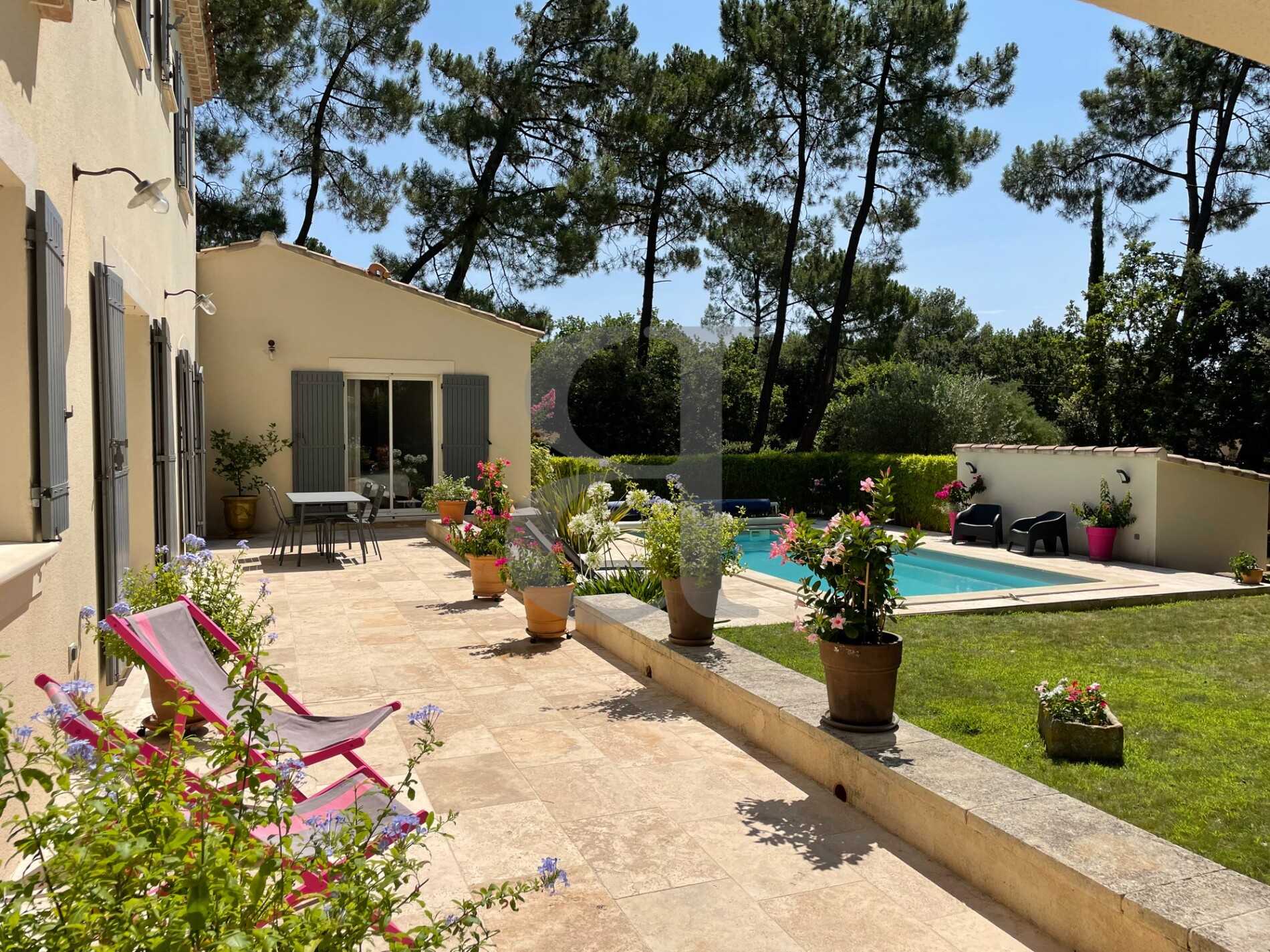 House in Bollene, Provence-Alpes-Cote d'Azur 12254008