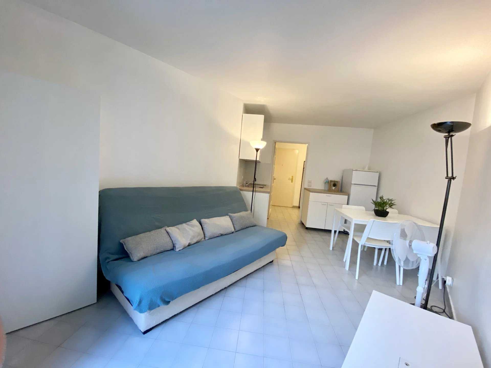 Condominium in Juan-les-Pins, Provence-Alpes-Cote d'Azur 12255402