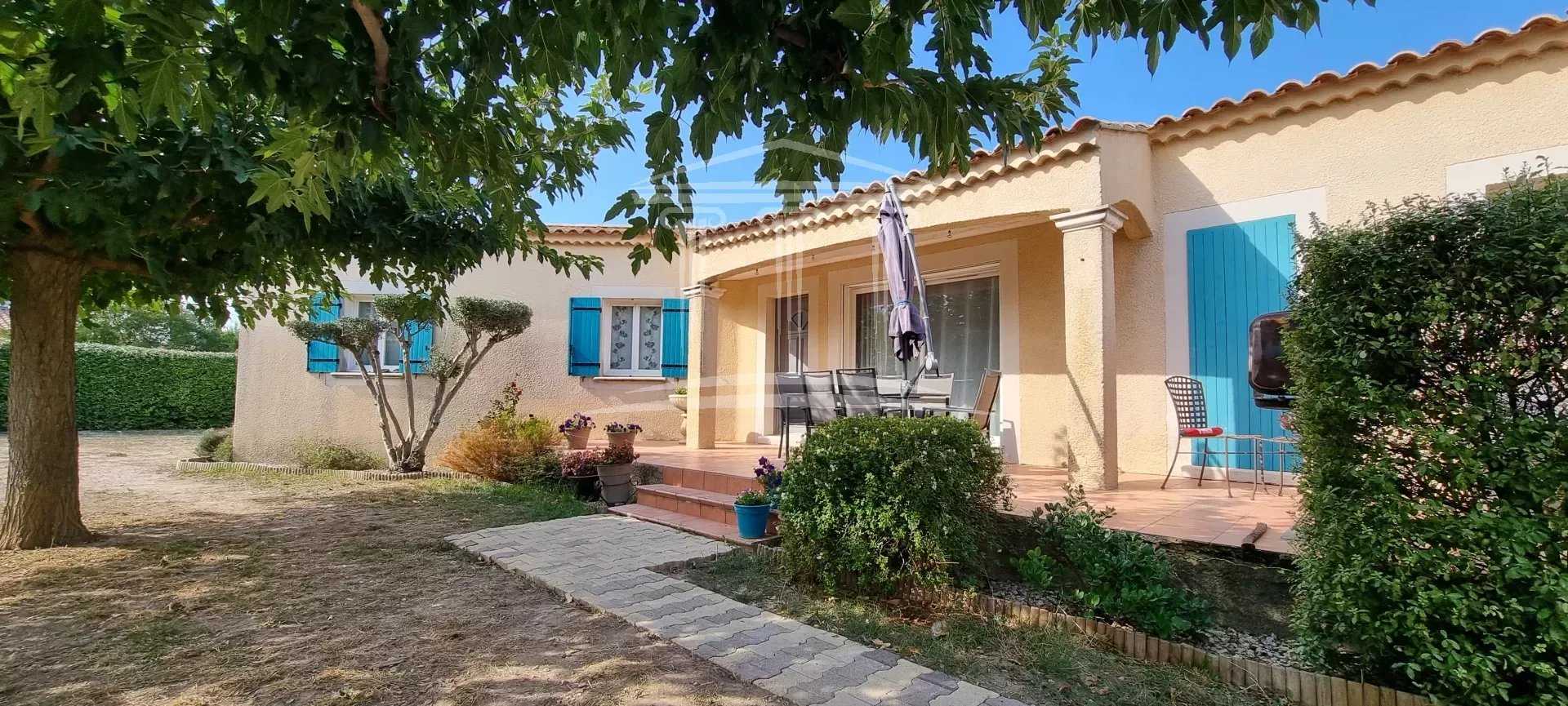 жилой дом в Sorgues, Provence-Alpes-Cote d'Azur 12255440