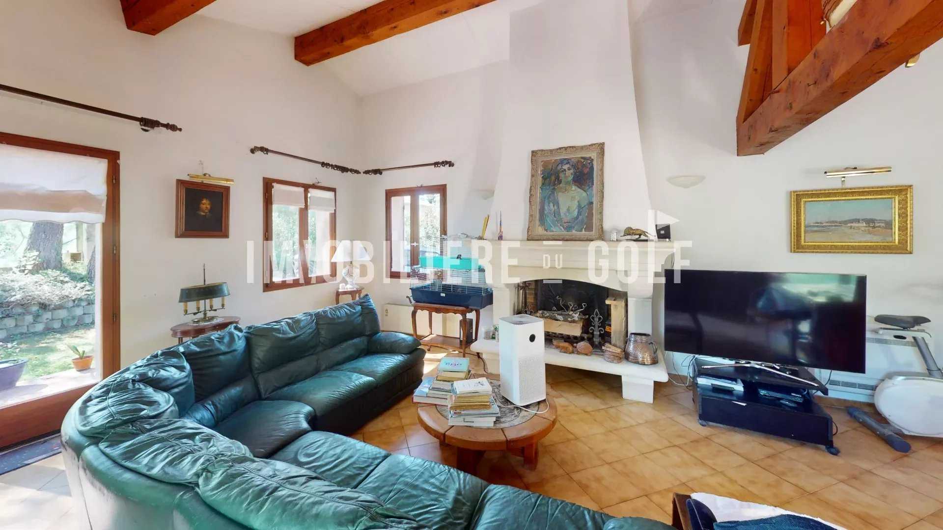 Talo sisään Allauch, Provence-Alpes-Cote d'Azur 12255449