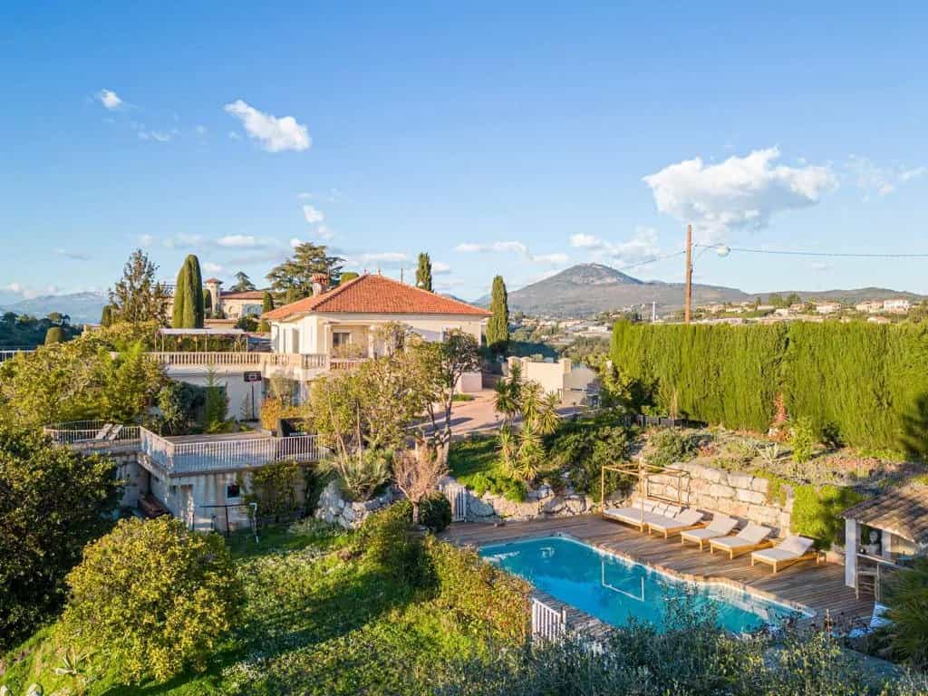 Hus i La Madeleine, Provence-Alpes-Cote d'Azur 12255469