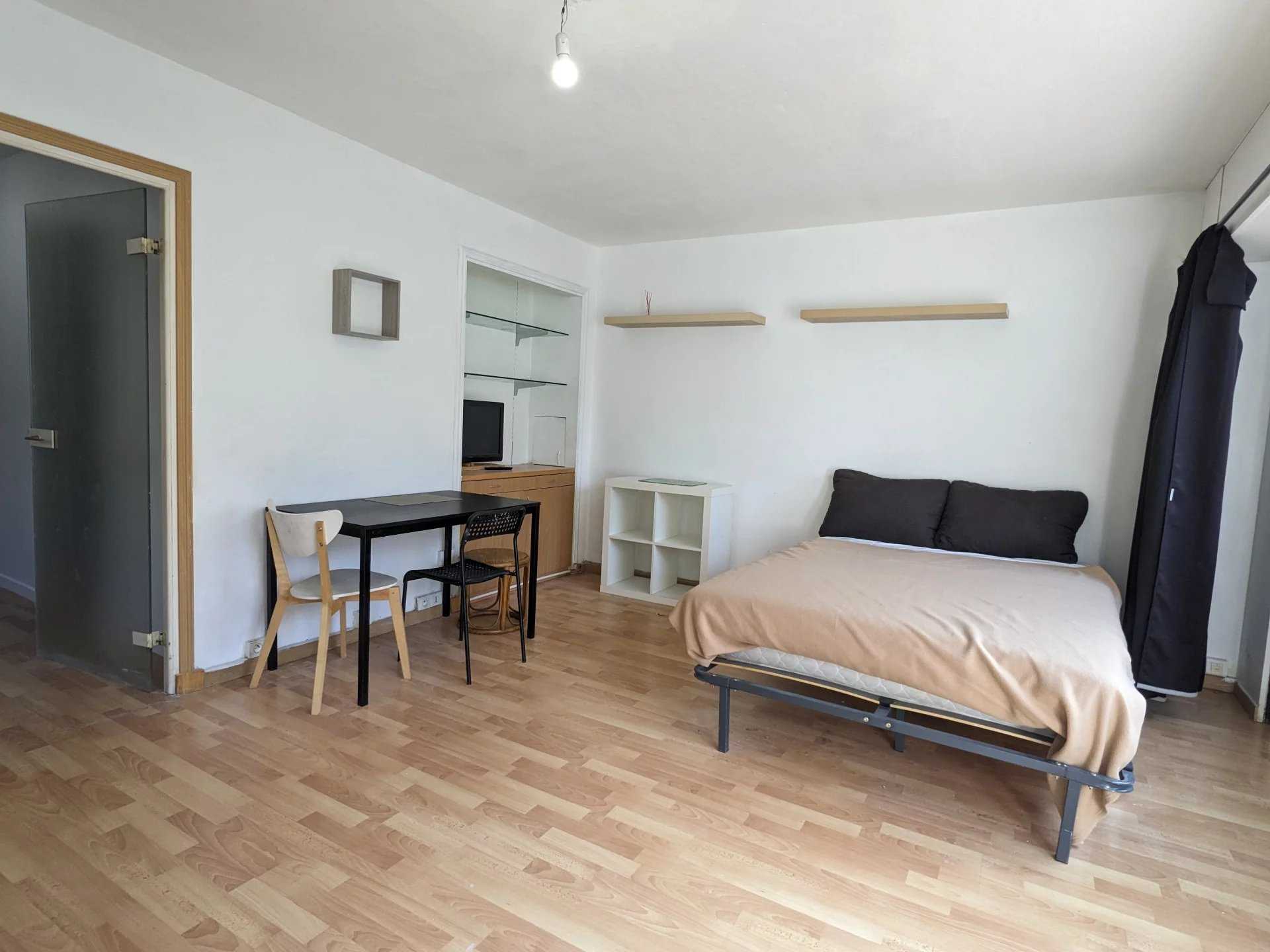 Condominium in Nice, Provence-Alpes-Cote d'Azur 12255474