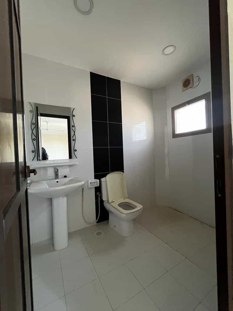 Condominium in Qalali, Al Muharraq 12255636
