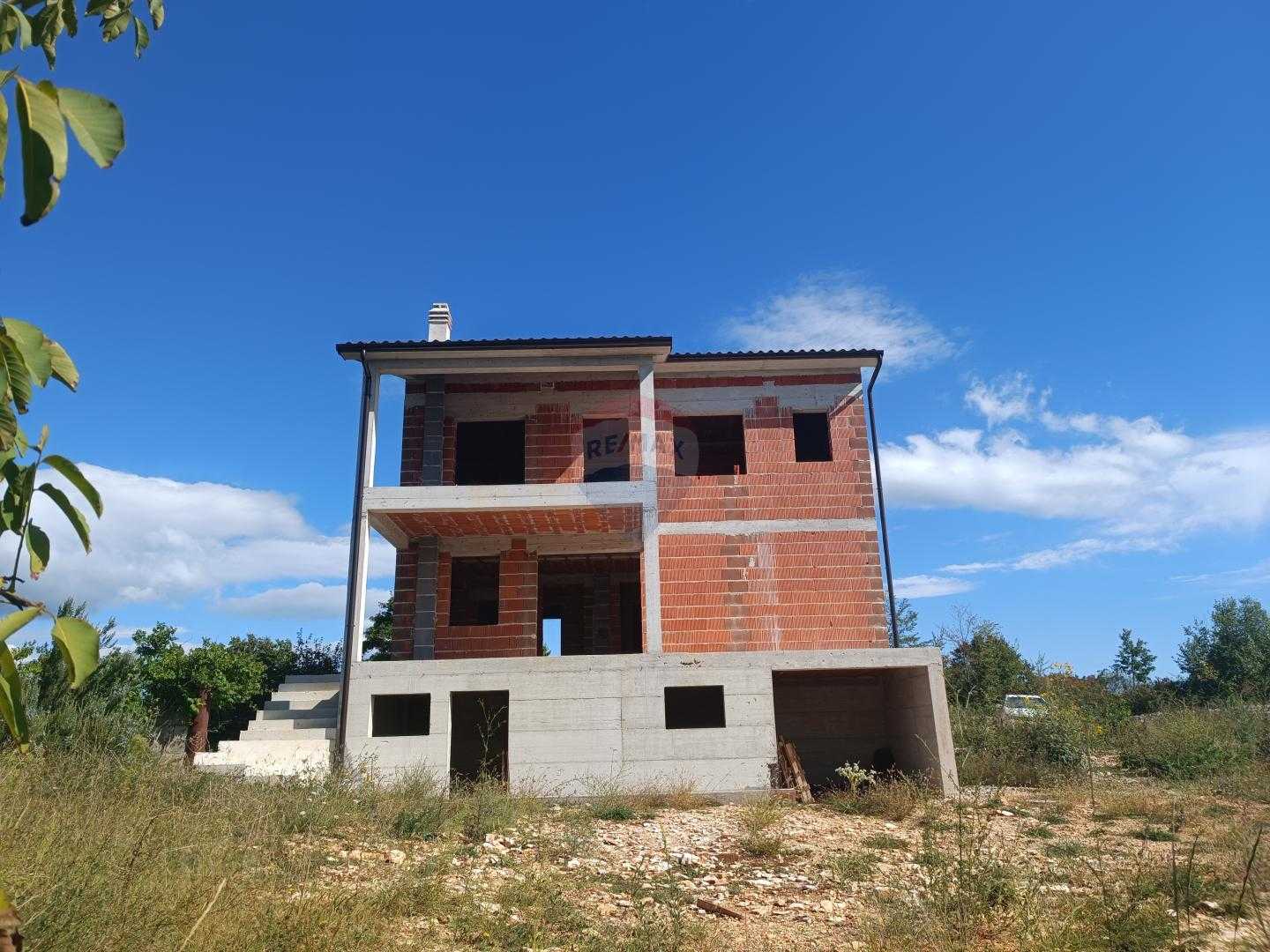 casa en Kanfanar, Istarska županija 12256489
