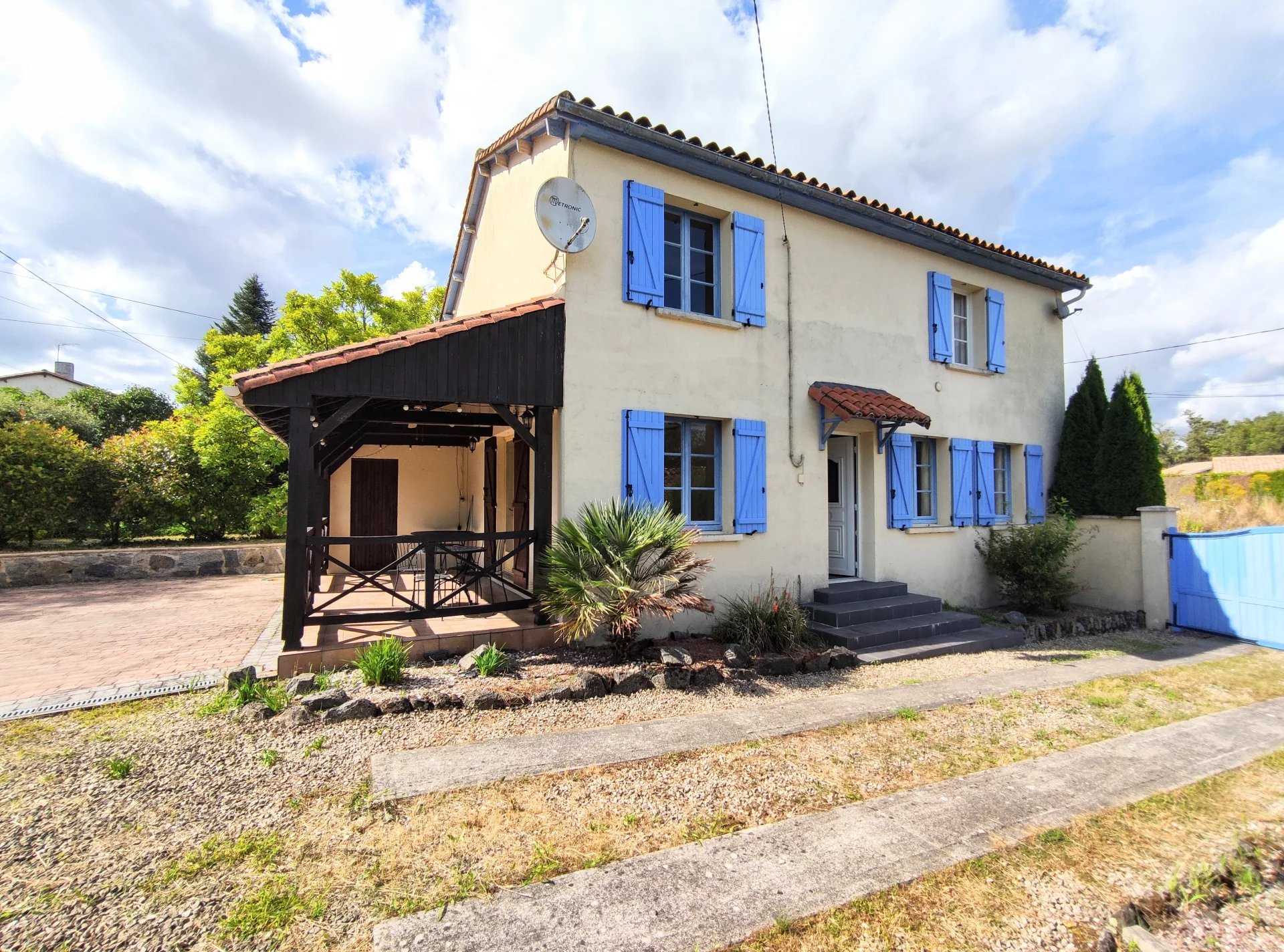 House in Chanteloup, Nouvelle-Aquitaine 12256982