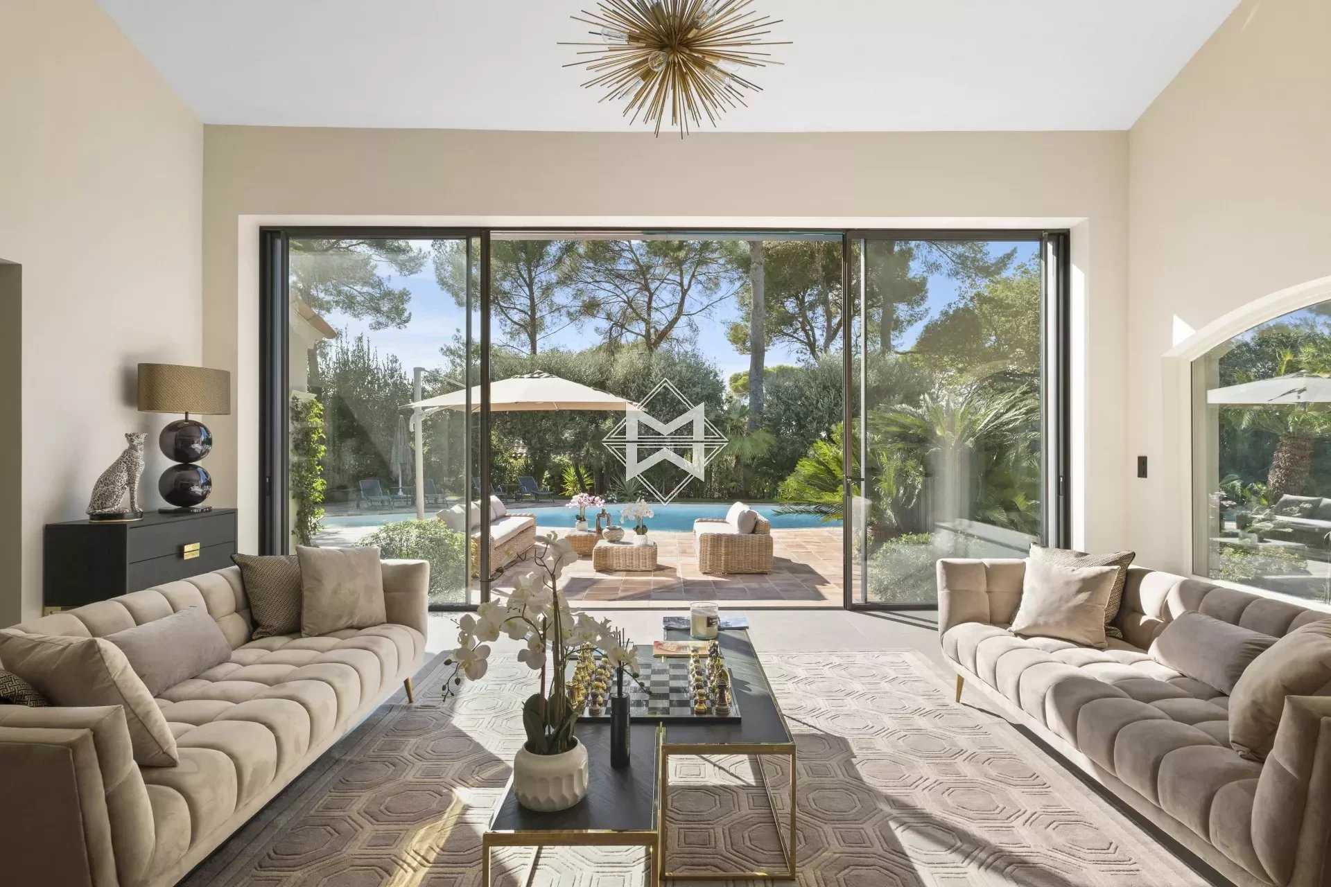 House in Mougins, Alpes-Maritimes 12258550