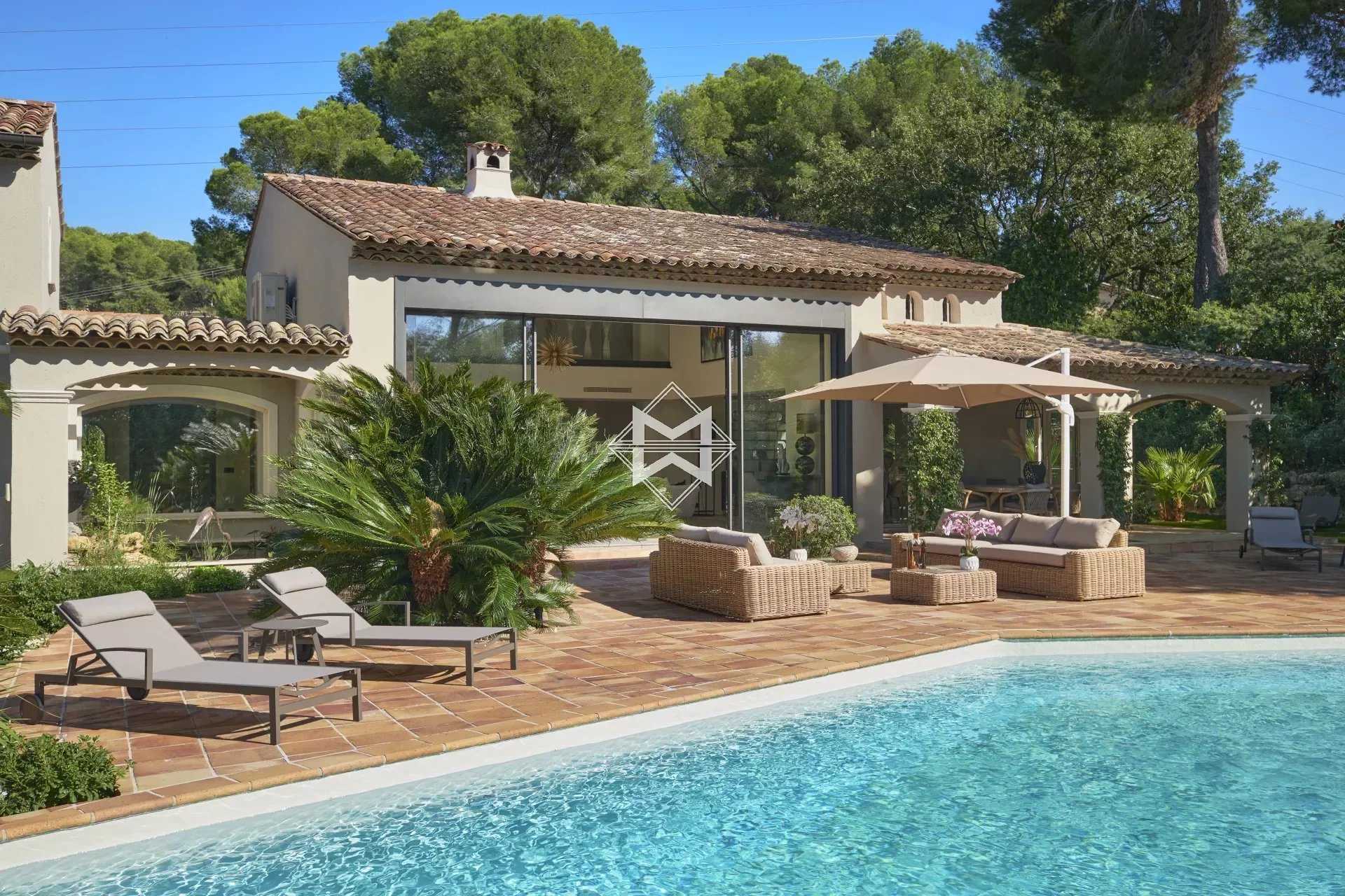 Rumah di Mougin, Provence-Alpes-Cote d'Azur 12258550