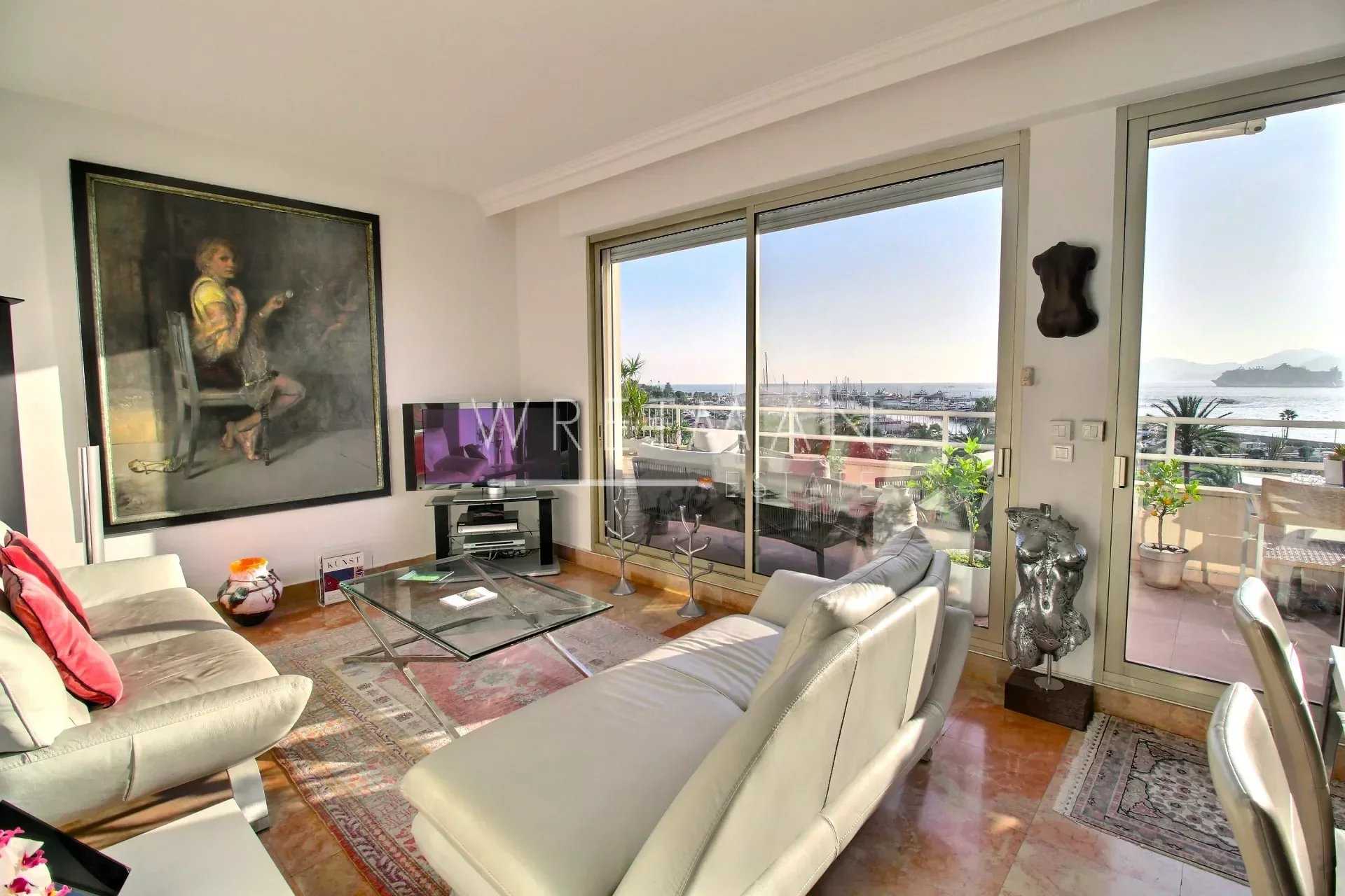 Condominium in Cannes, Alpes-Maritimes 12258551