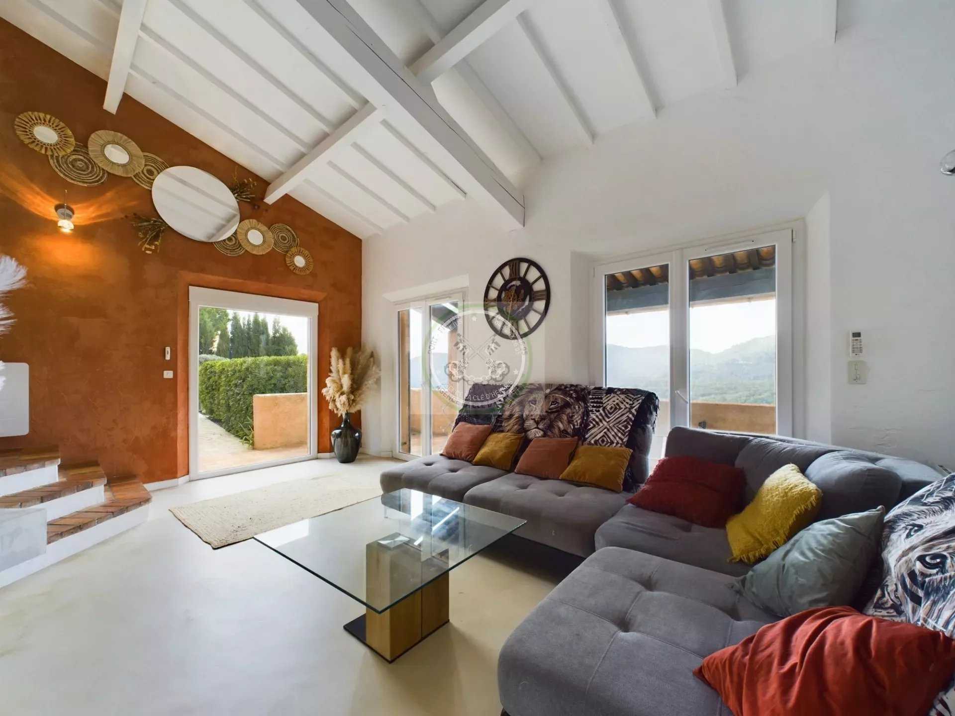 Rumah di Bagnols-en-Foret, Provence-Alpes-Cote d'Azur 12258615