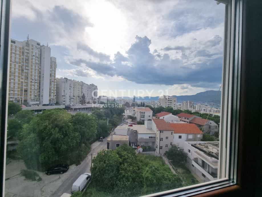 Condominium in Split, Splitsko-Dalmatinska Zupanija 12259330
