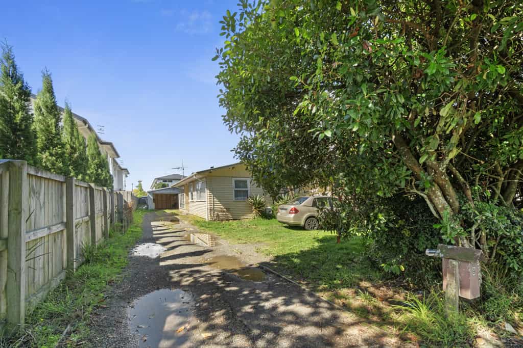 Condominium in Hamilton, Waikato 12260646