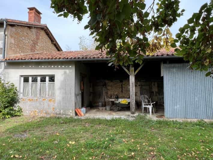 House in Champagne-Mouton, Nouvelle-Aquitaine 12261230