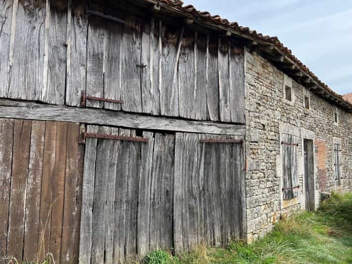 loger dans Champagne-Mouton, Nouvelle-Aquitaine 12261230