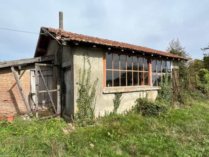 Huis in Champagne-Mouton, Nouvelle-Aquitaine 12261230