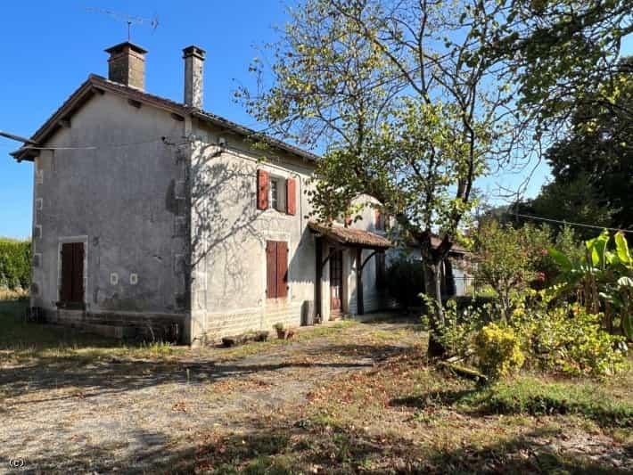 House in Champagne-Mouton, Nouvelle-Aquitaine 12261230