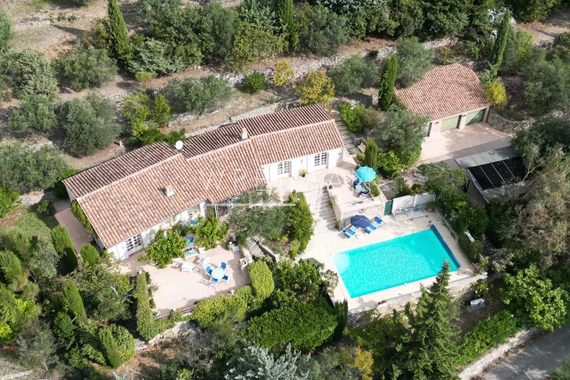 Talo sisään Seillans, Provence-Alpes-Cote d'Azur 12263183