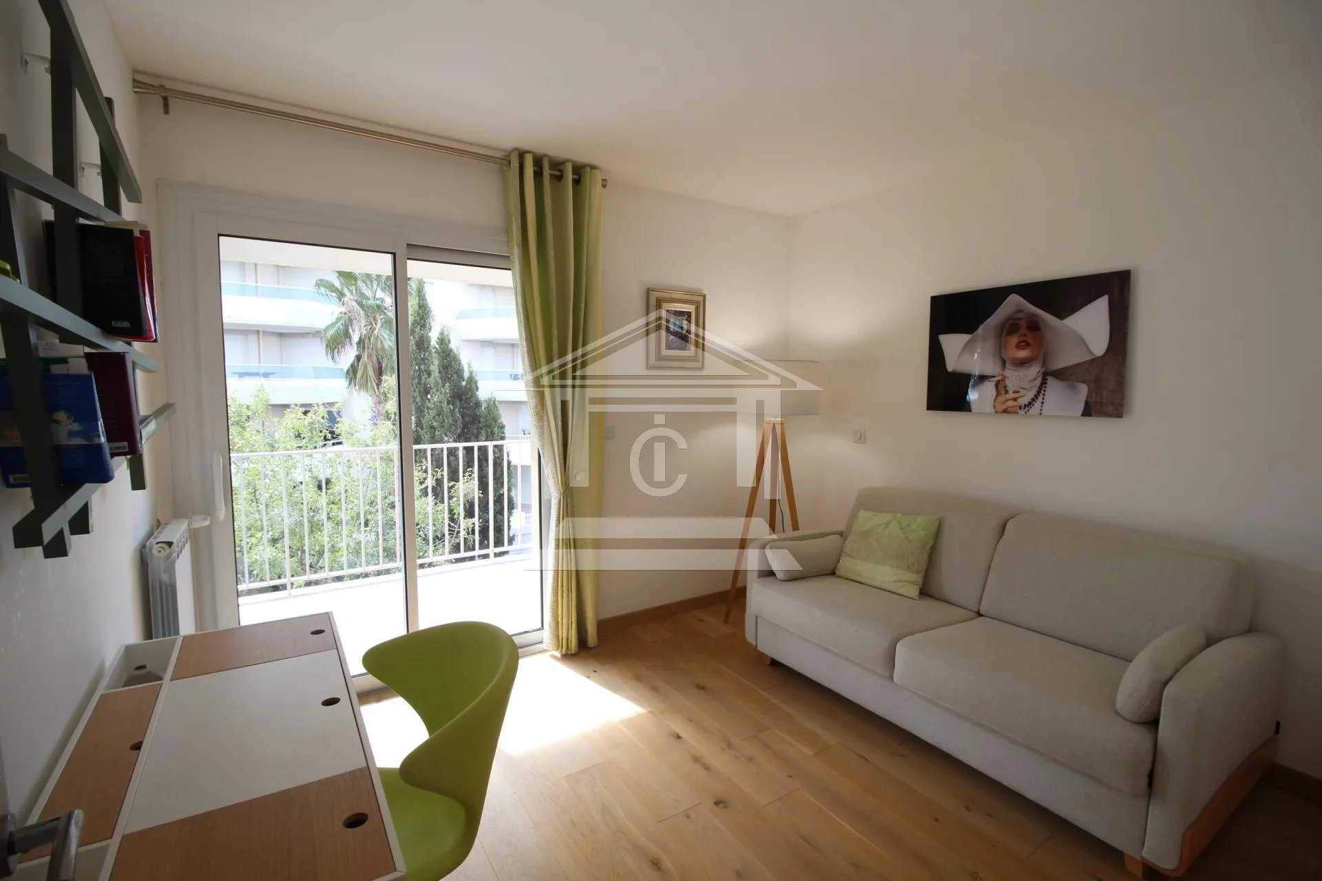 公寓 在 Frejus, Provence-Alpes-Cote d'Azur 12263266