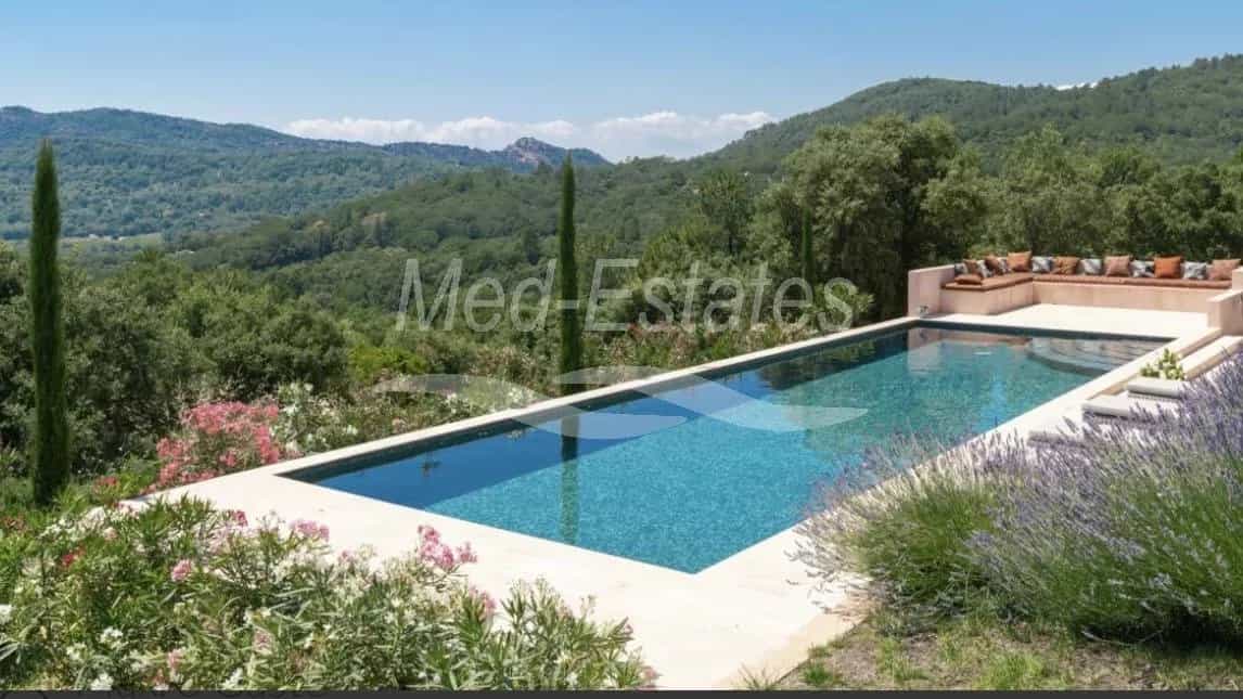 Huis in La Garde-Freinet, Provence-Alpes-Côte d'Azur 12263706