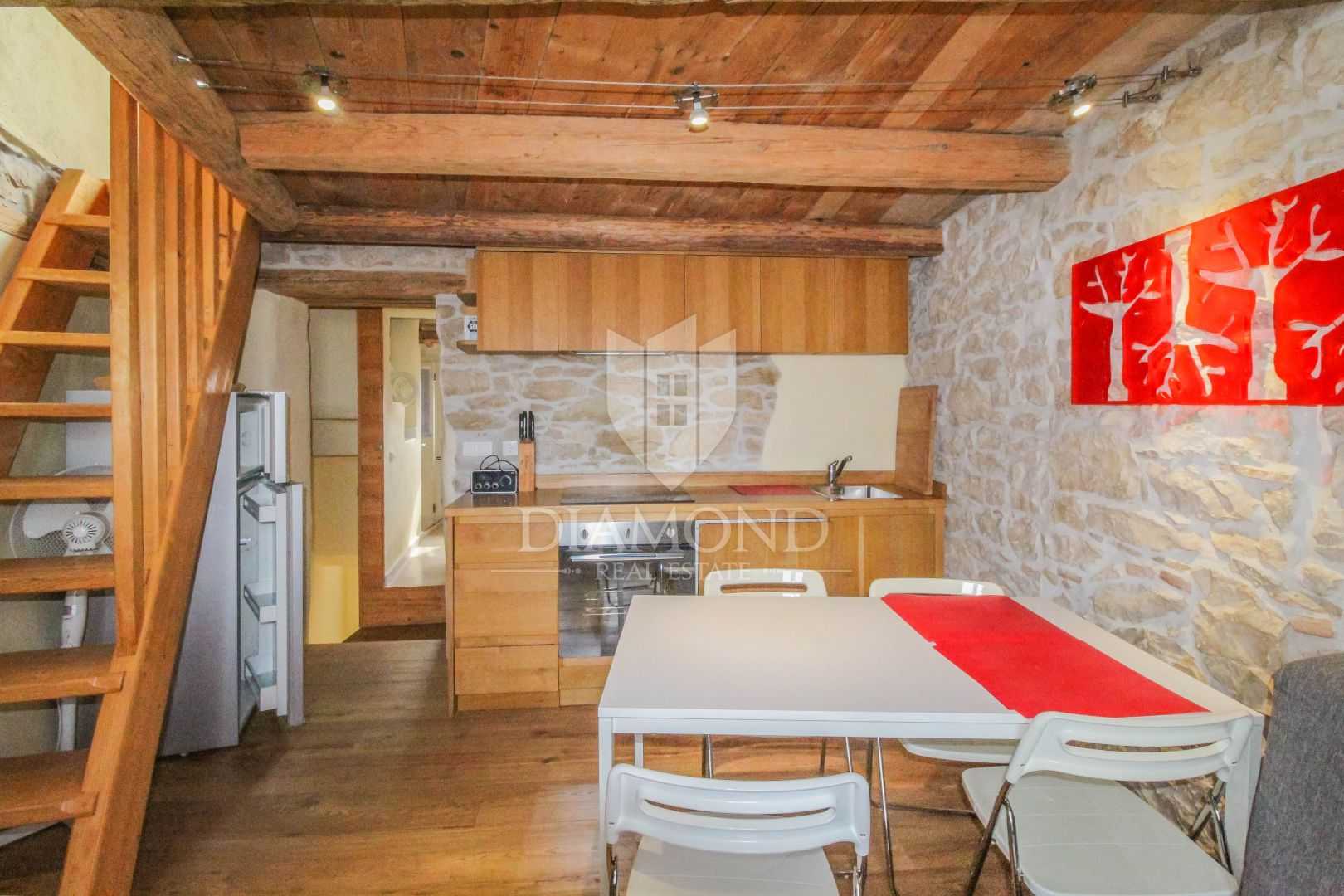 casa en Brtoniglá, Istarska Županija 12263905