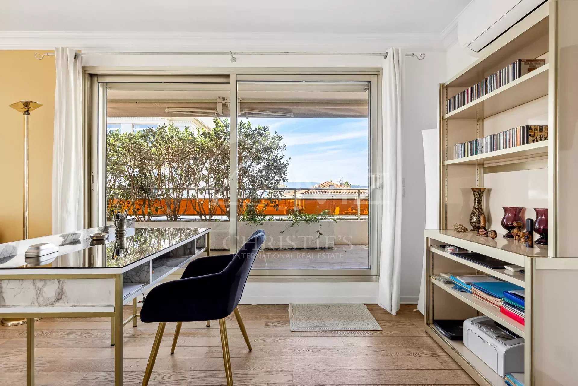 Condominium in Cannes, Provence-Alpes-Cote d'Azur 12264312