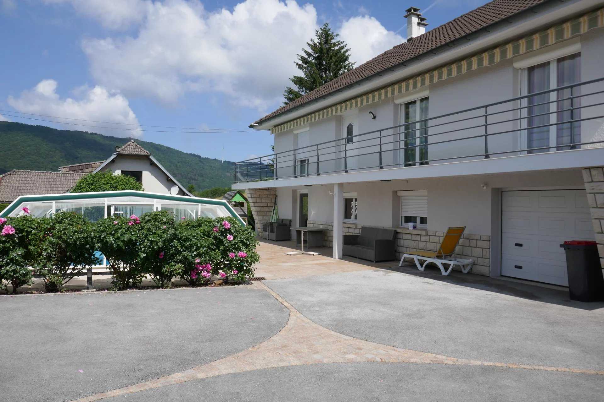 Talo sisään Saint-Martin-du-Frene, Auvergne-Rhône-Alpes 12264646