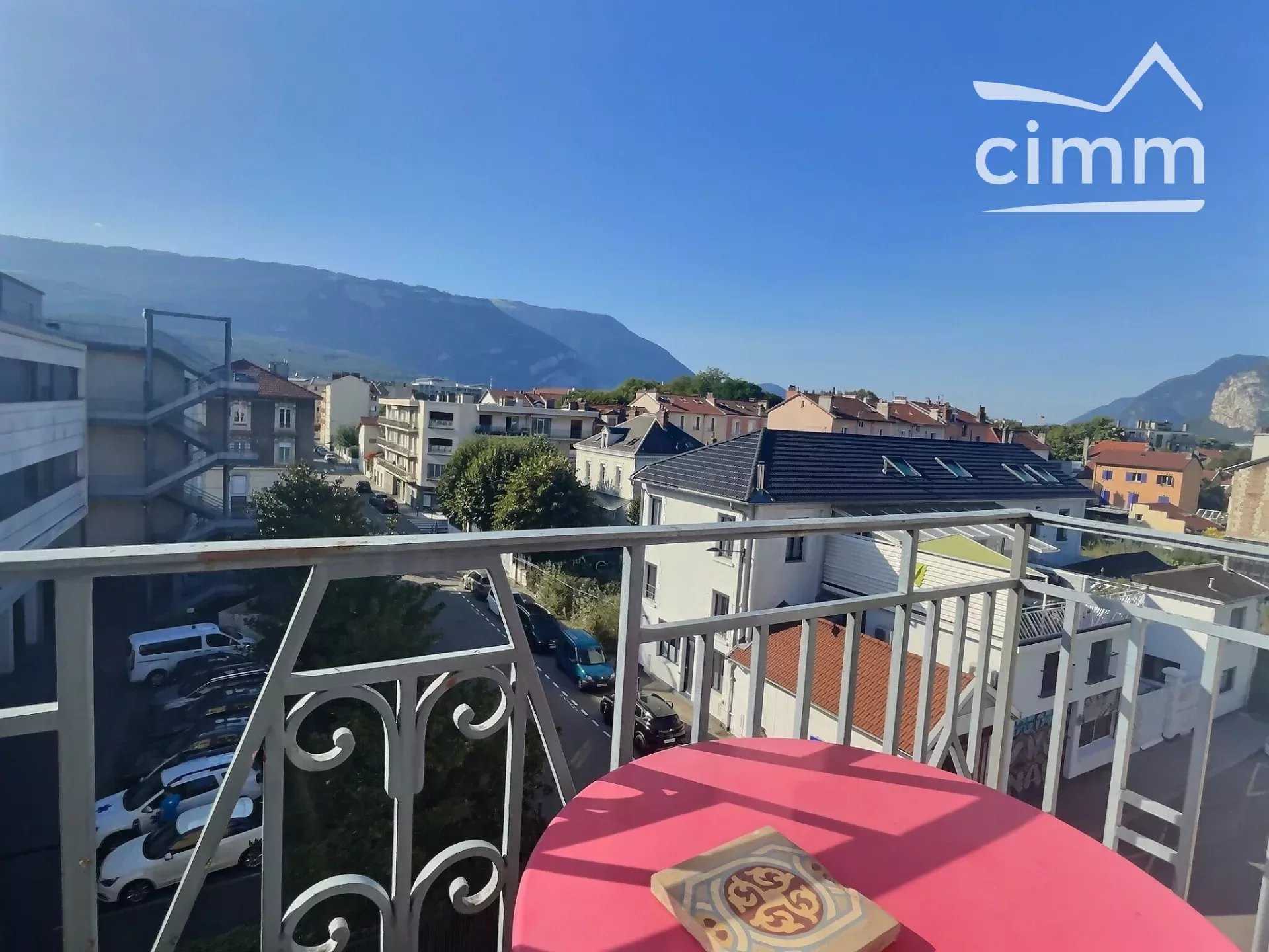 Condominium in Grenoble, Auvergne-Rhone-Alpes 12264727