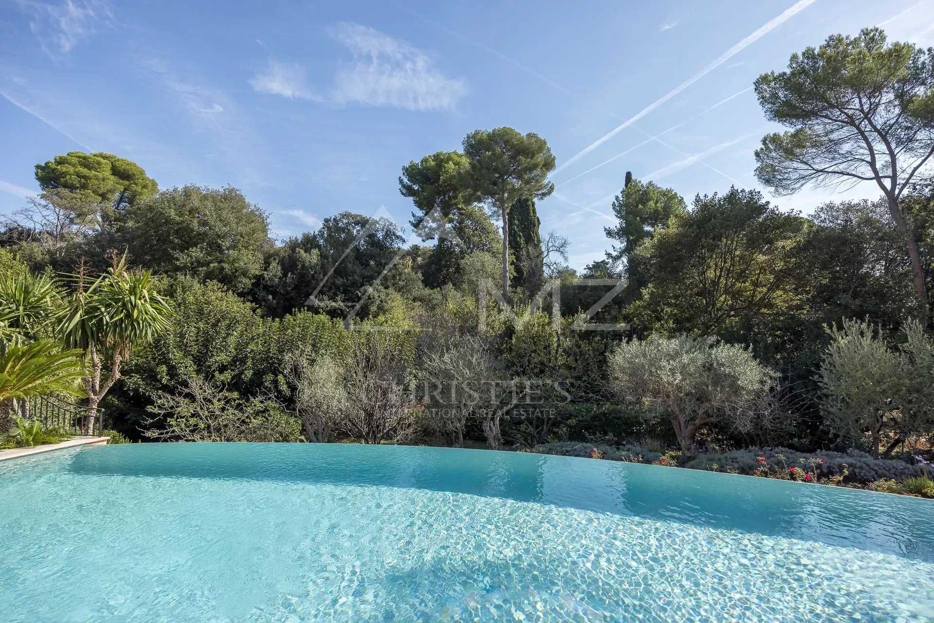 House in Golfe-Juan, Provence-Alpes-Cote d'Azur 12265705