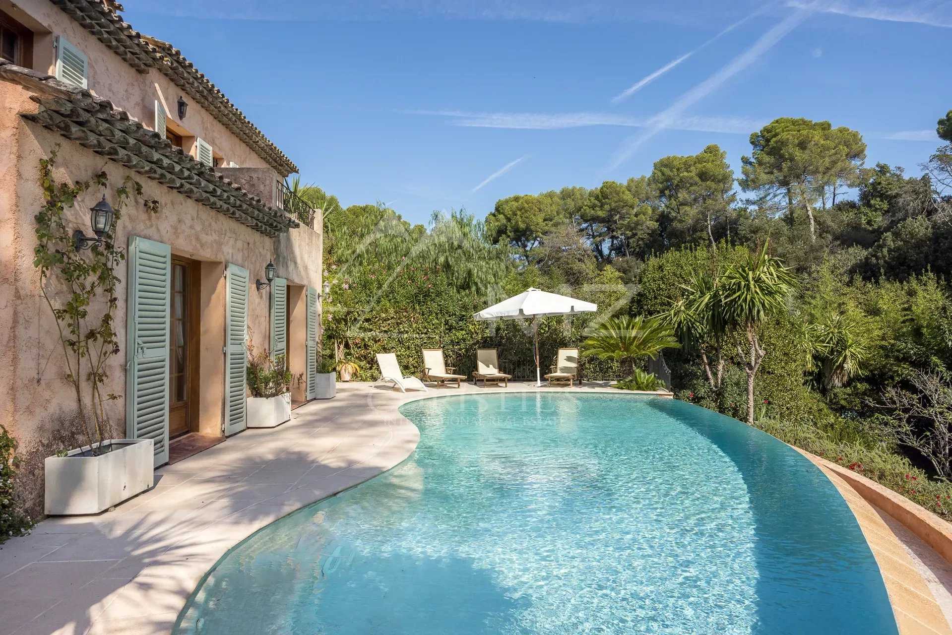 House in Golfe-Juan, Provence-Alpes-Cote d'Azur 12265705