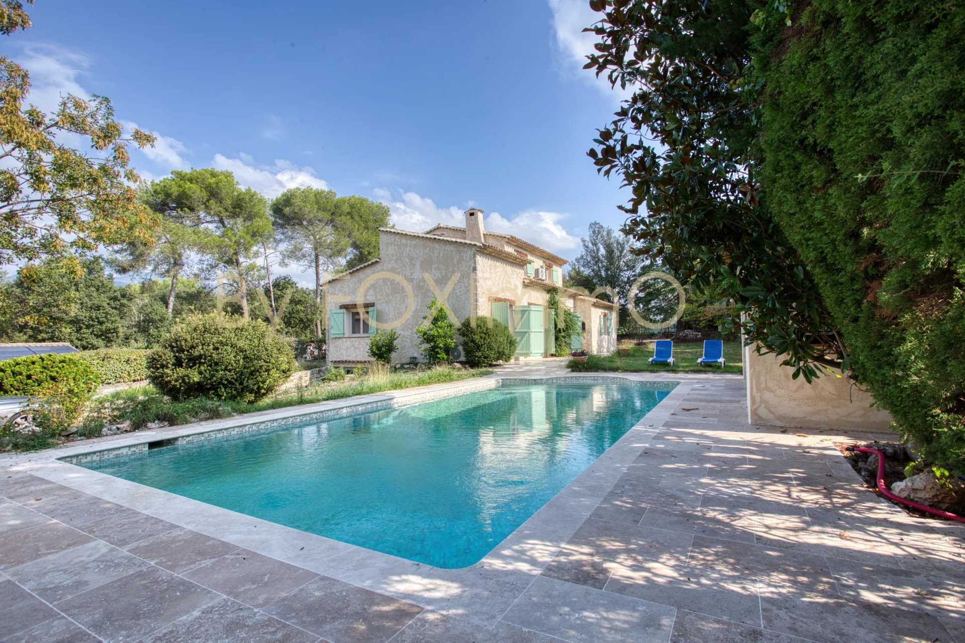 Talo sisään Le Chateau, Provence-Alpes-Cote d'Azur 12266055
