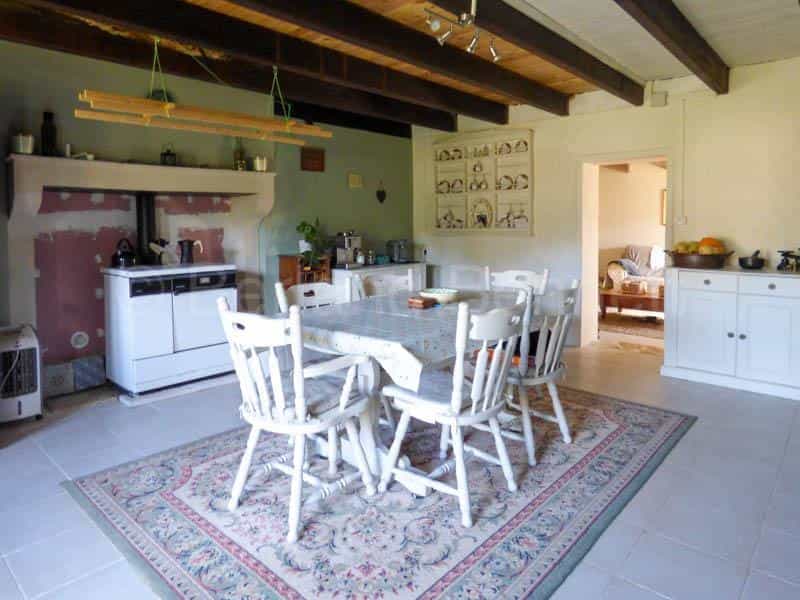 House in Melle, Nouvelle-Aquitaine 12266772
