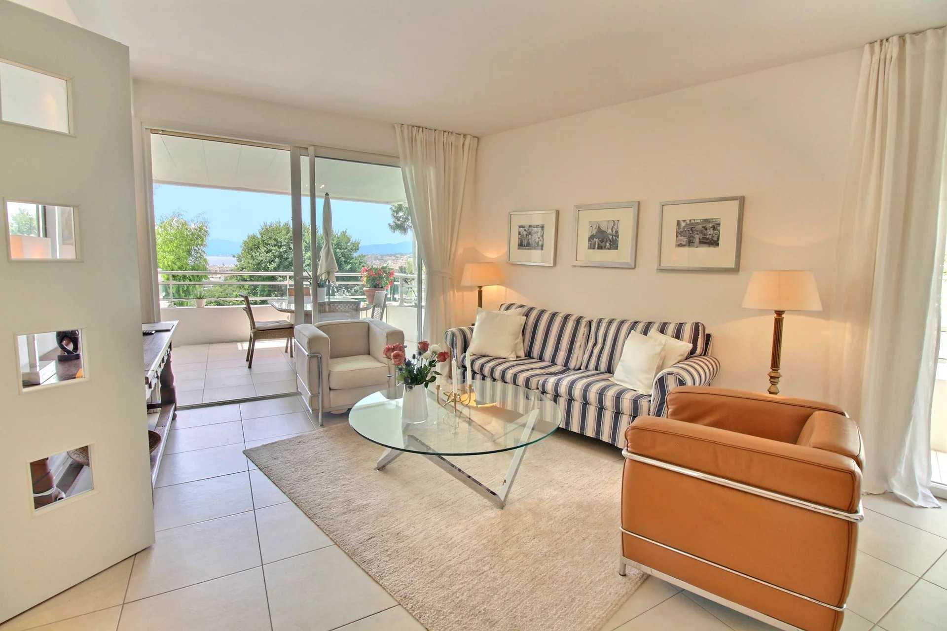Condominium in Cannes, Provence-Alpes-Côte d'Azur 12266811