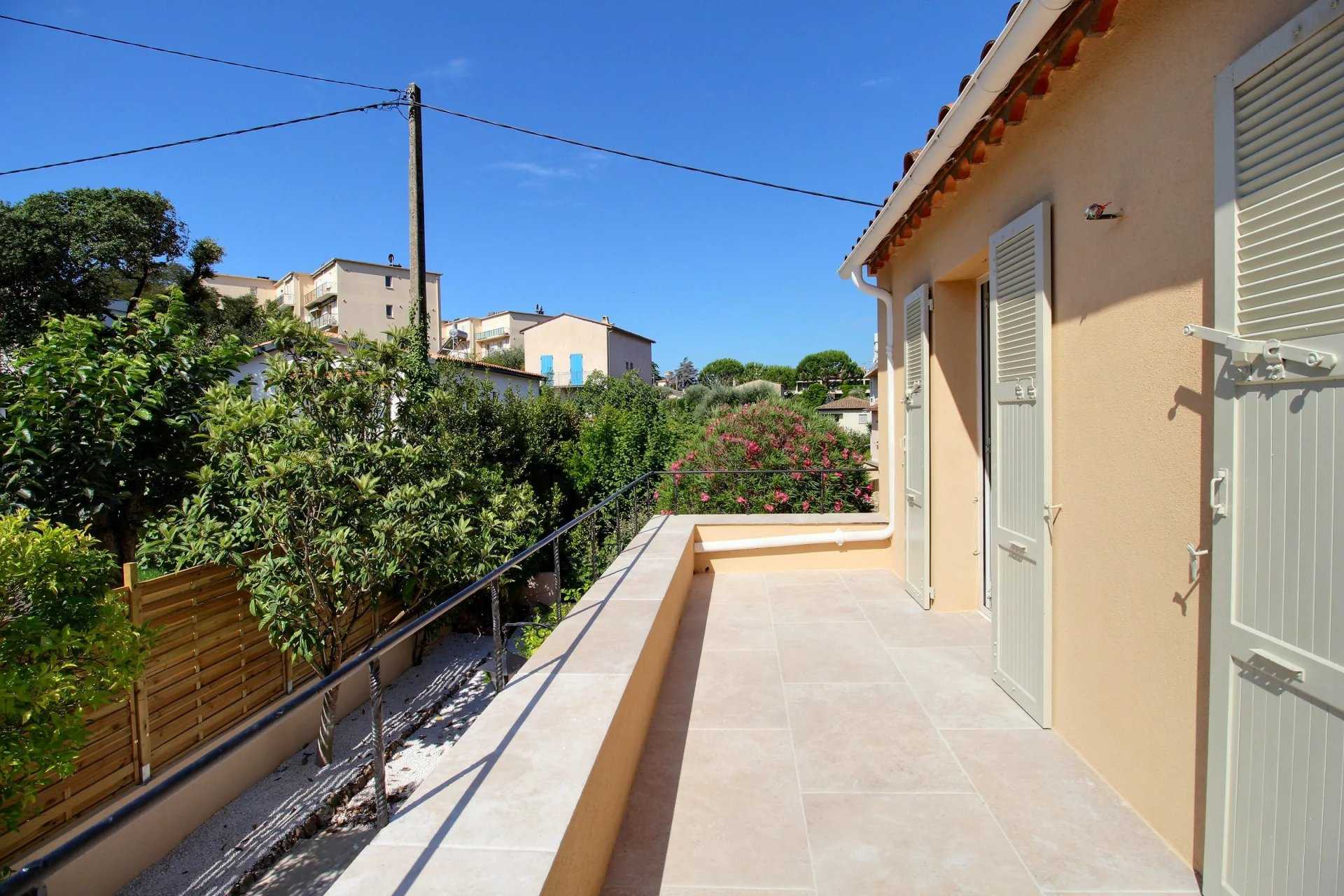 House in Cannes, Provence-Alpes-Cote d'Azur 12266829