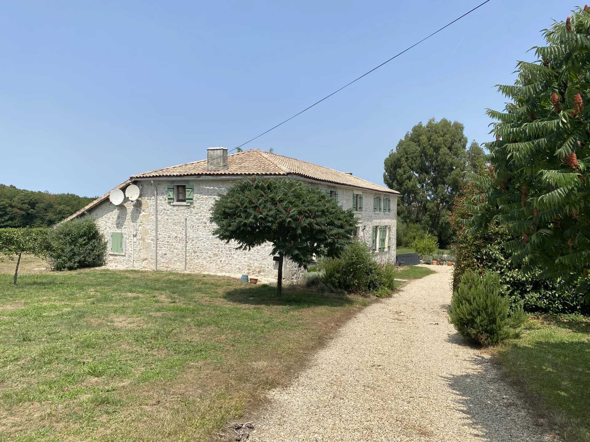 Будинок в Brossac, Nouvelle-Aquitaine 12266892