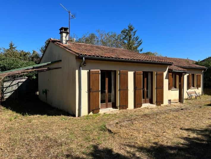 House in Champagne-Mouton, Nouvelle-Aquitaine 12267033