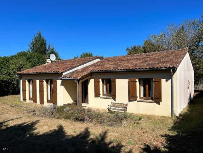 House in Champagne-Mouton, Nouvelle-Aquitaine 12267033