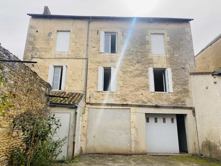 Condominium in Ruffec, Nouvelle-Aquitaine 12267034