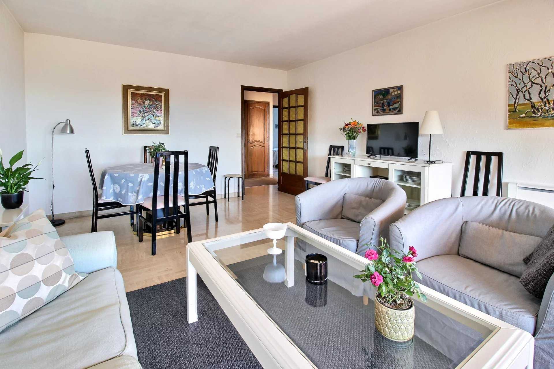 公寓 在 Vence, Provence-Alpes-Côte d'Azur 12267062