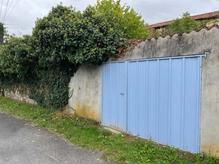 بيت في Verteuil-sur-Charente, Nouvelle-Aquitaine 12267066