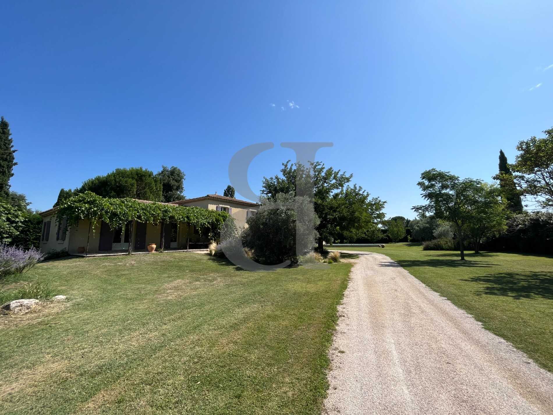 Casa nel Pernes-les-Fontaines, Provence-Alpes-Côte d'Azur 12267249
