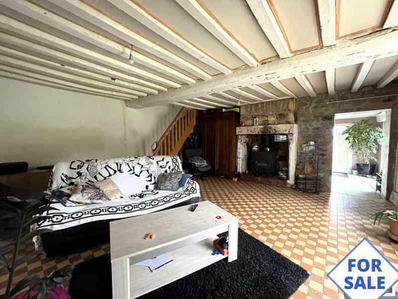 بيت في La Ferrière-Bochard, Normandie 12267708