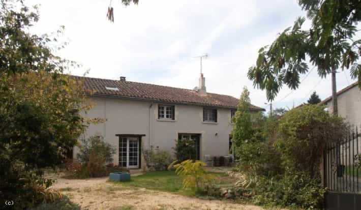 House in Saint-Pierre-d'Exideuil, Nouvelle-Aquitaine 12267719