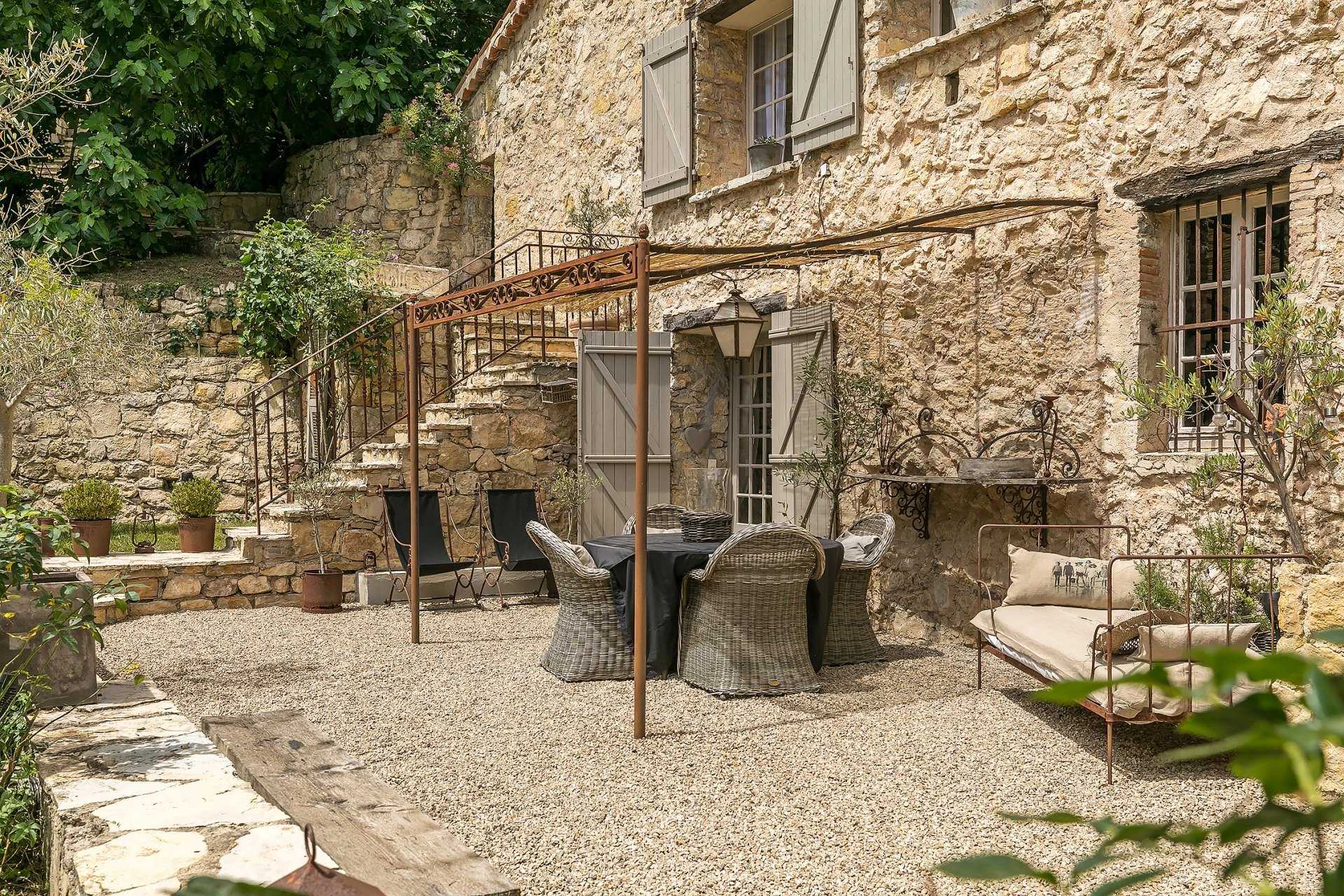 房子 在 Le Bosquet, Provence-Alpes-Cote d'Azur 12267817