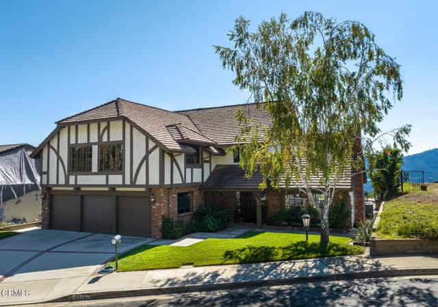 Hus i La Crescenta-Montrose, California 12269519