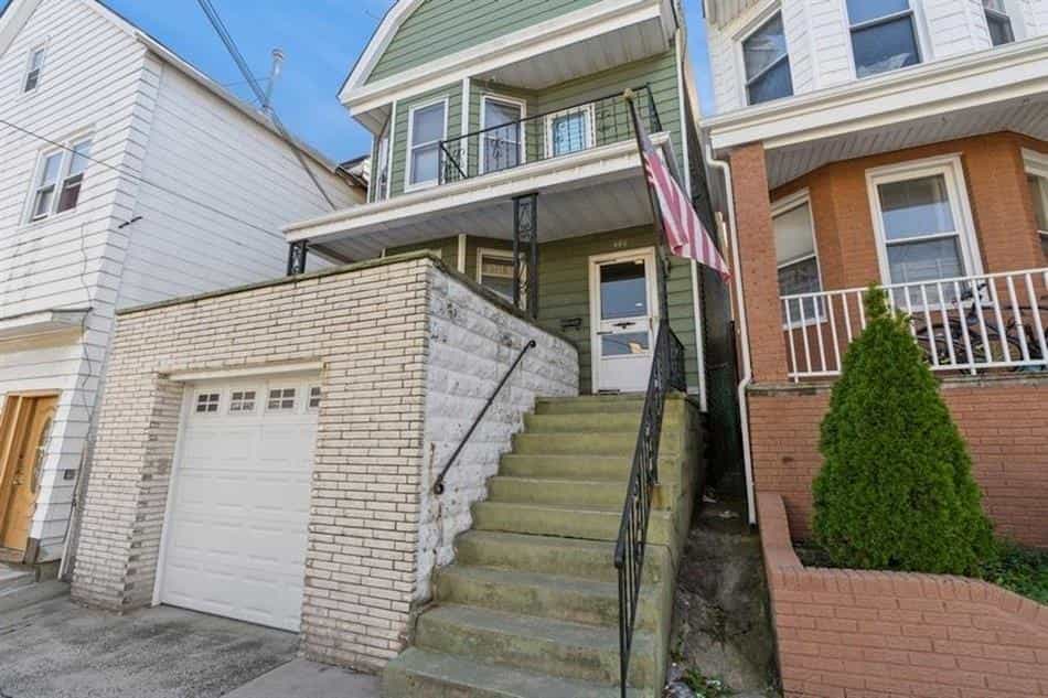 House in Bayonne, New Jersey 12270158