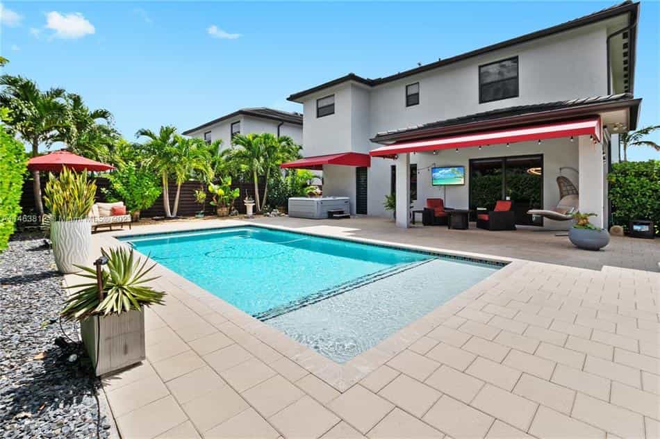 Condominium in Miami Lakes, Florida 12270187