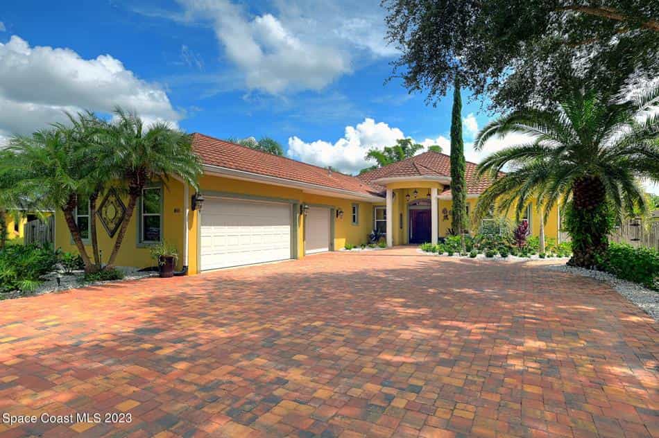 Dom w Vero Lake Estates, Florida 12270211