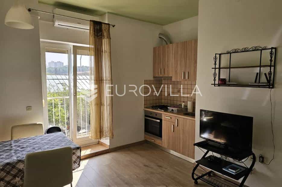 Condominium in Meduline, Istarska Zupanija 12270503