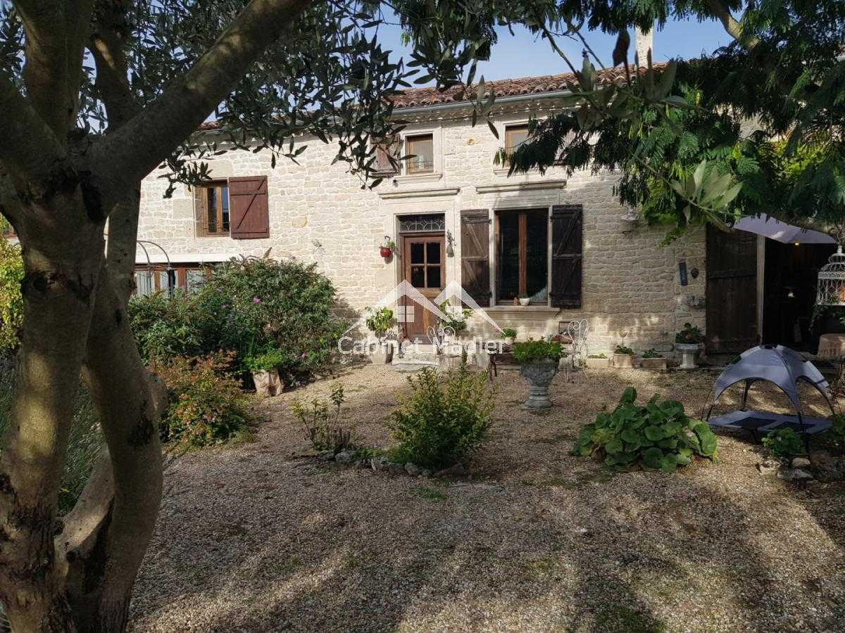 Huis in Aulnay, Nouvelle-Aquitaine 12271576