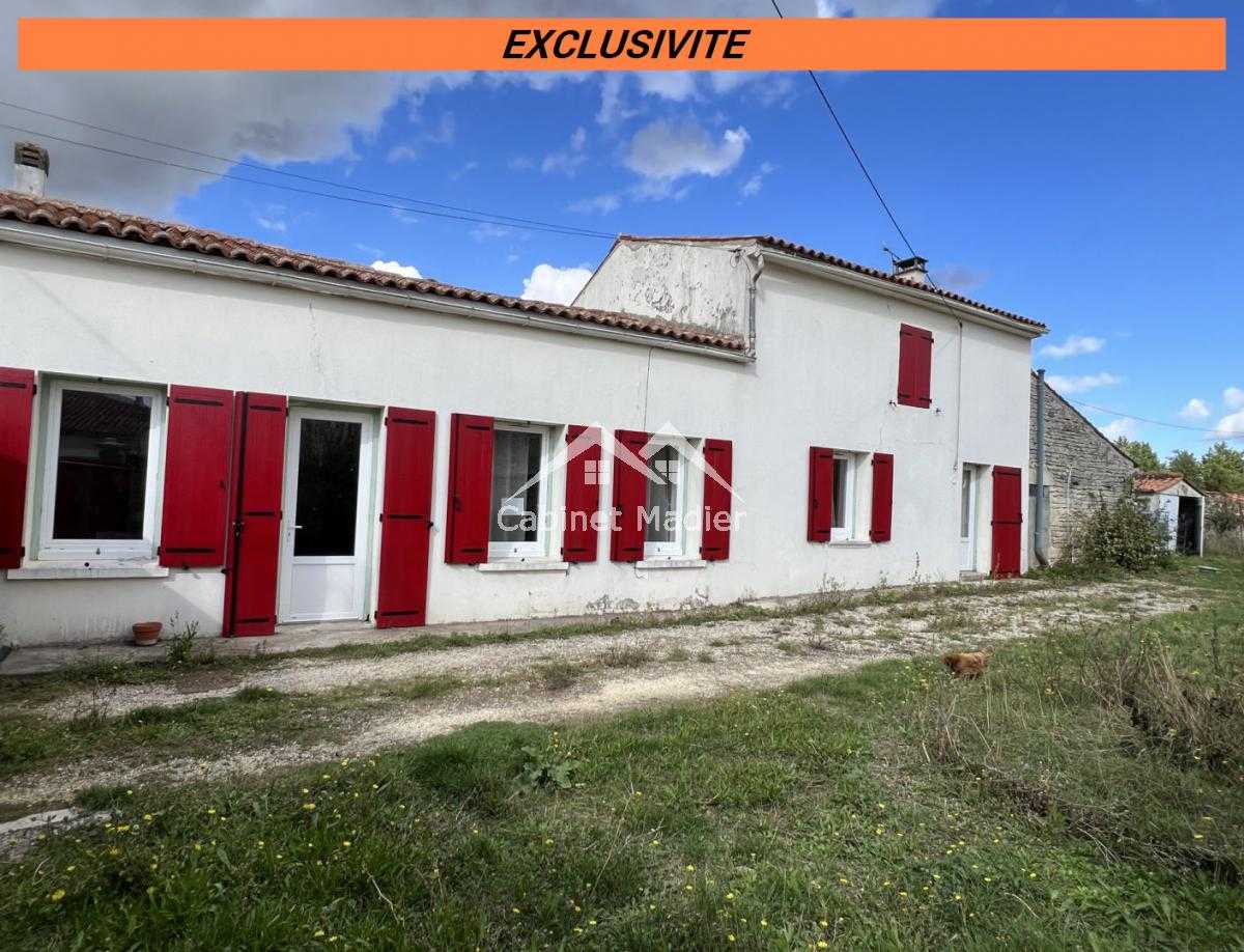 House in Saint-Jean-d'Angely, Nouvelle-Aquitaine 12271582